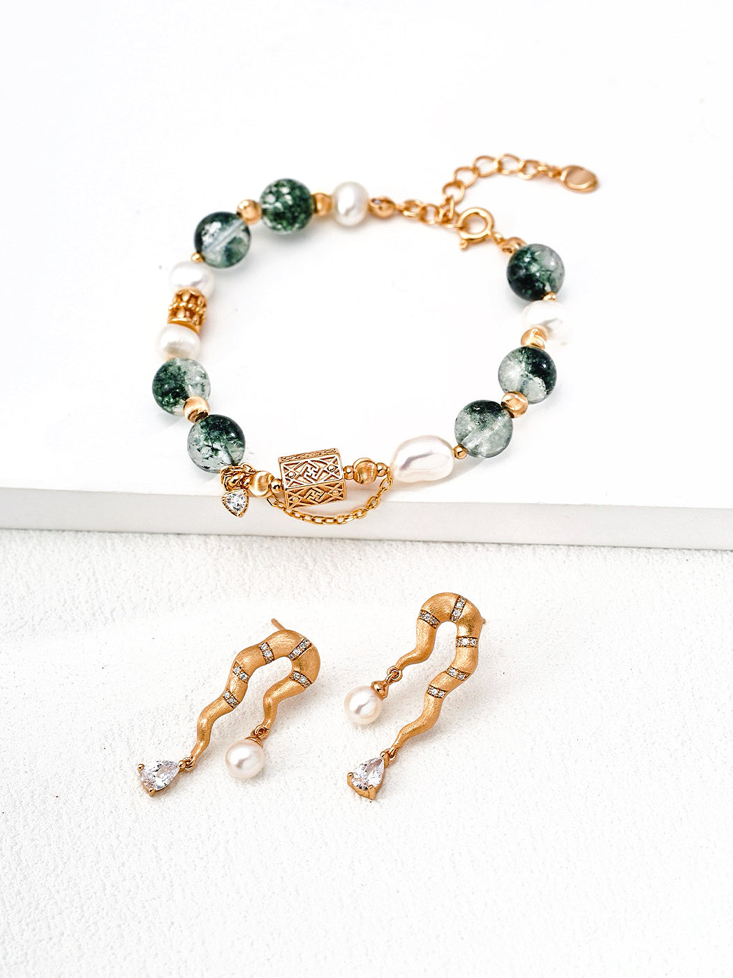 Fortune-Tapping Bracelet