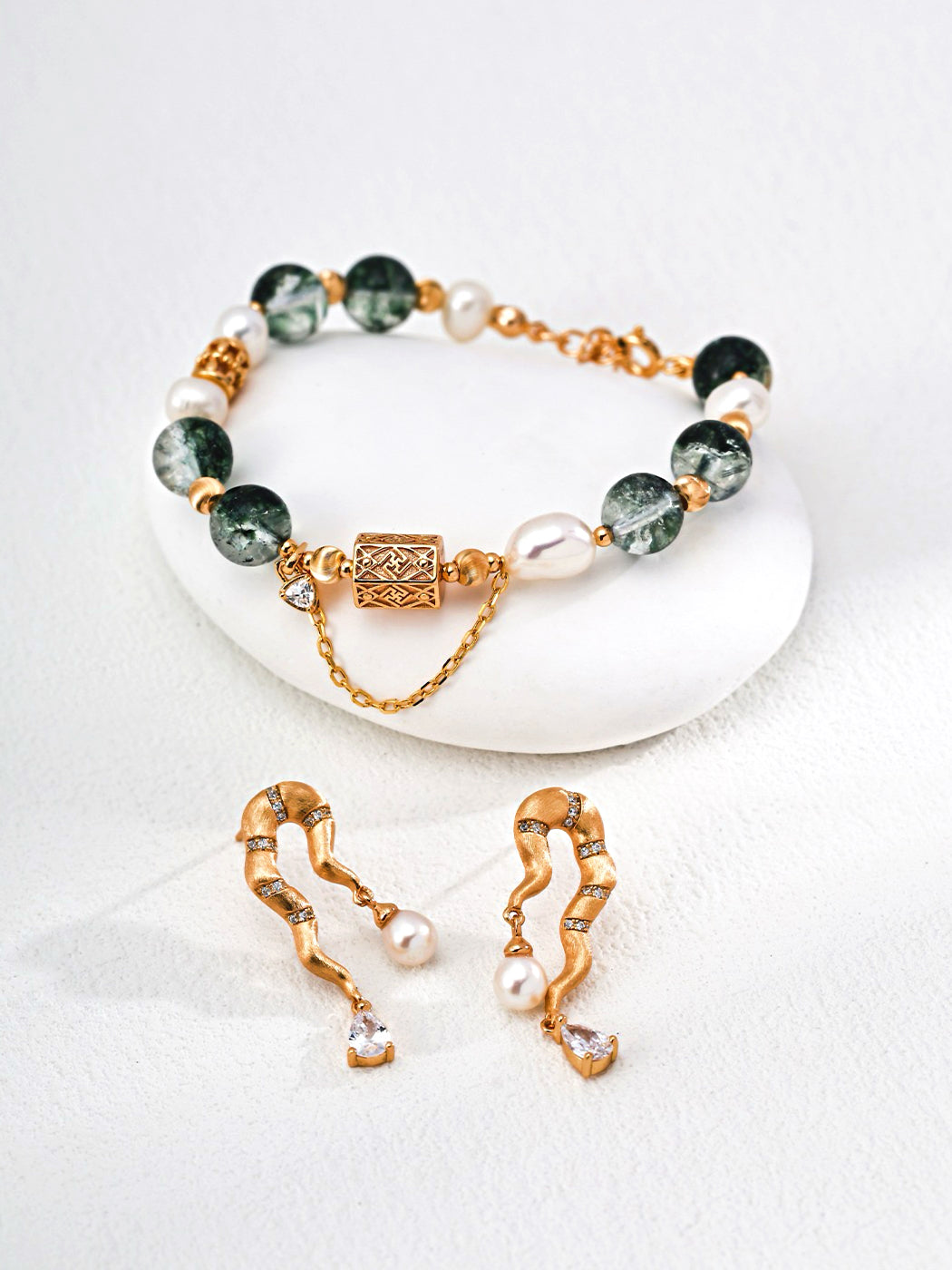 Fortune-Tapping Bracelet