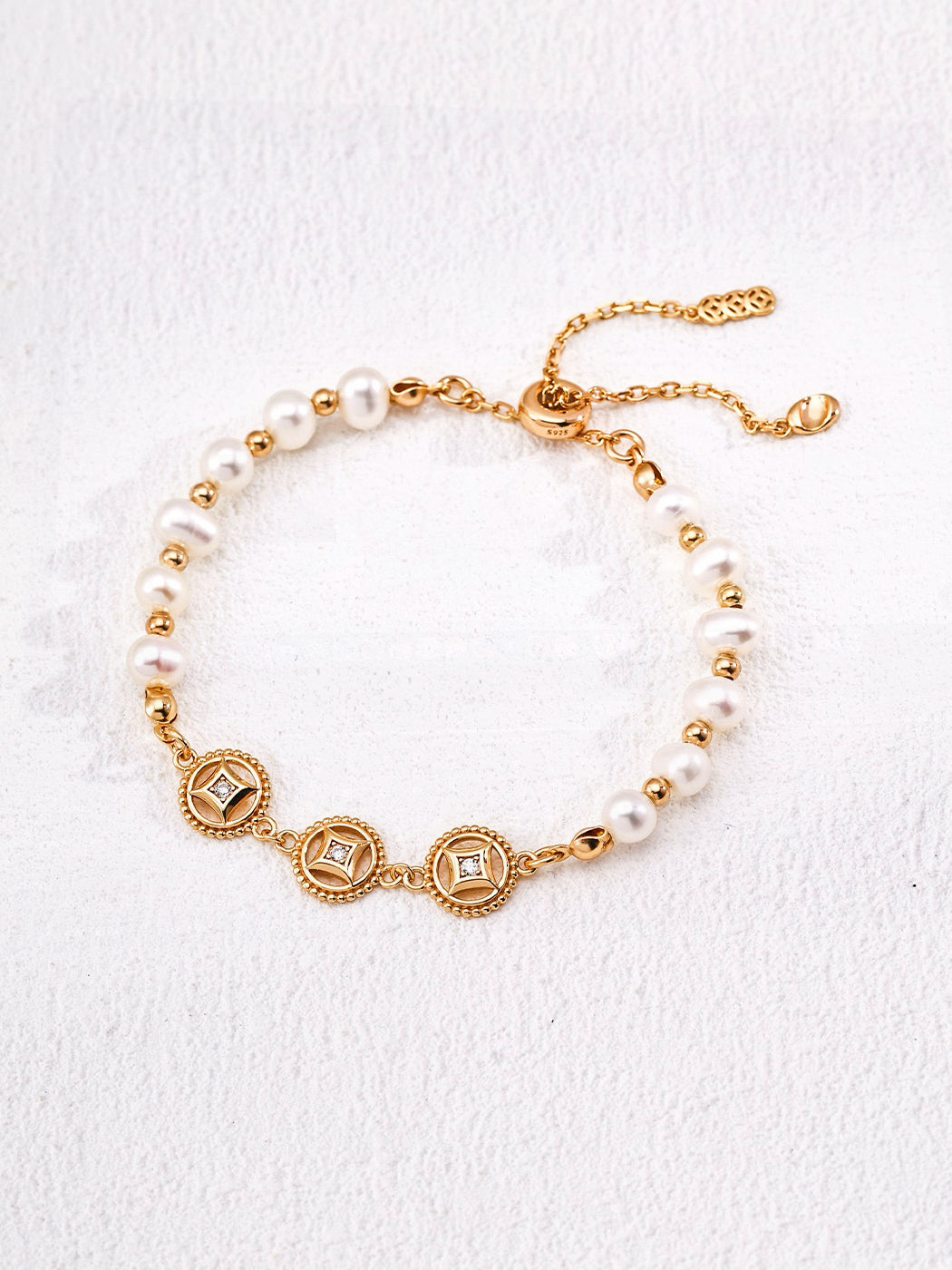 Fortune-Tapping Bracelet