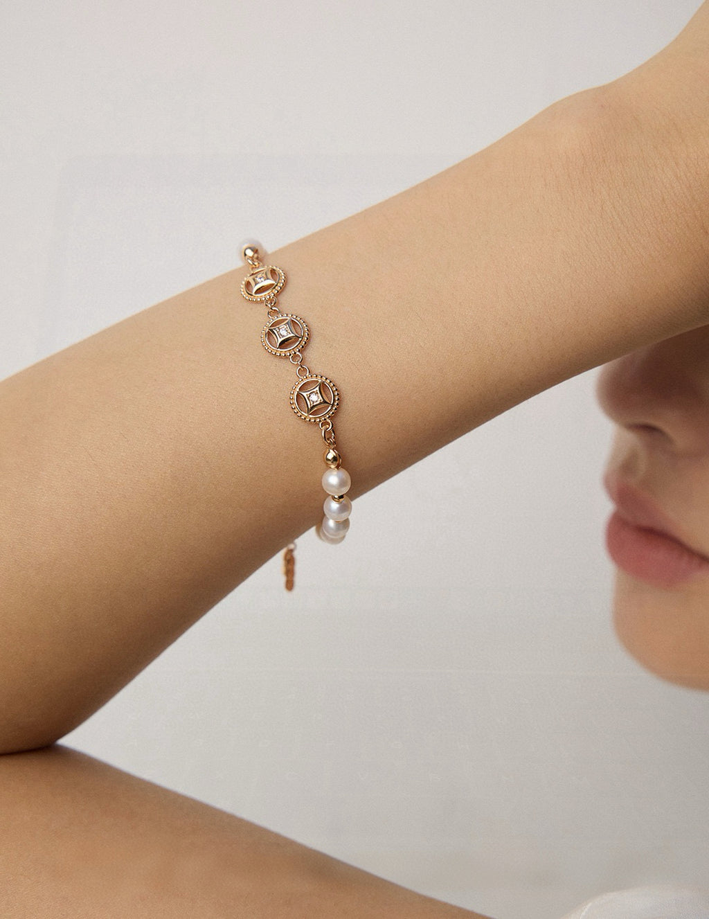 Fortune-Tapping Bracelet