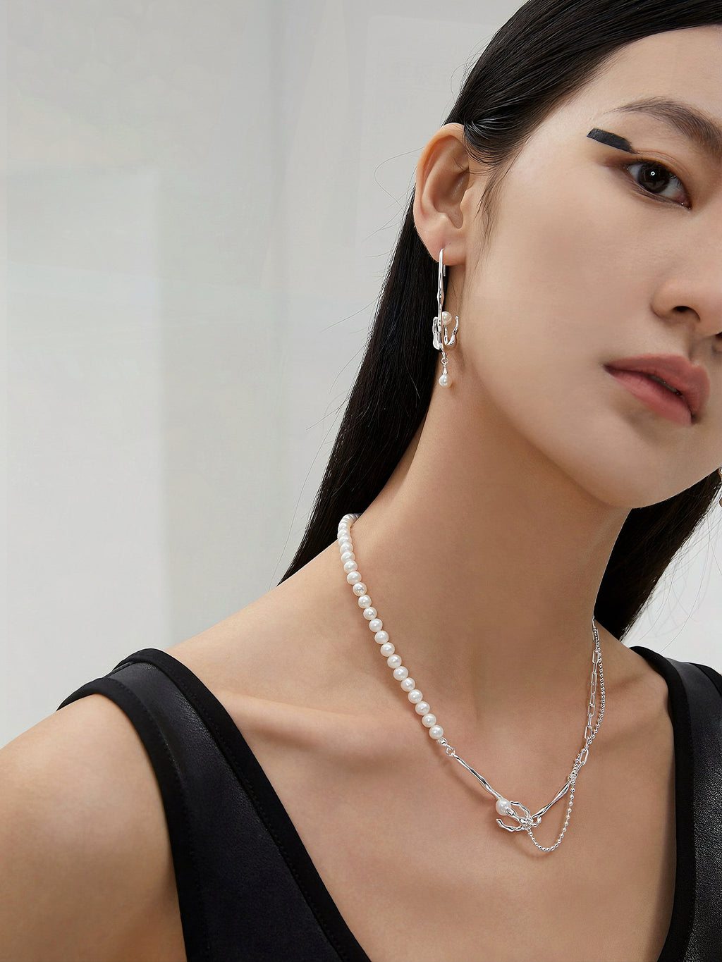 Pure silver pearl necklace