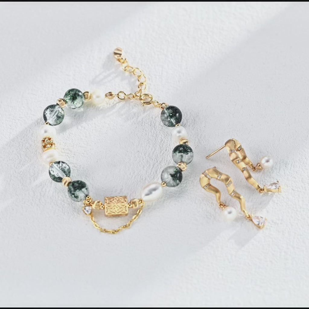 Fortune-Tapping Bracelet